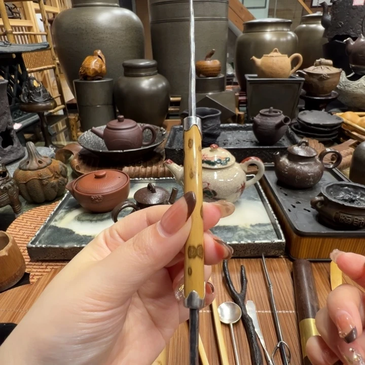 茶杯的设计也很独特呢笑