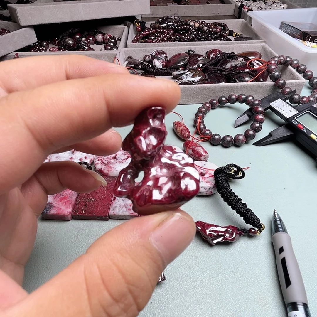 紫砂天然朱砂辰石吊坠演****导
