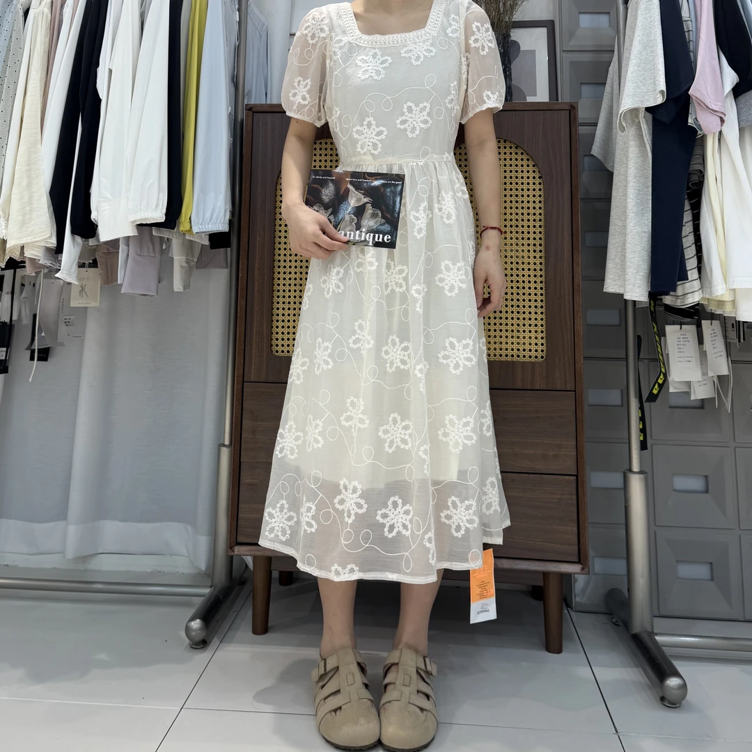 【坦姐严选 实体品质】2025夏季法式高级感刺绣碎花气质连衣裙351