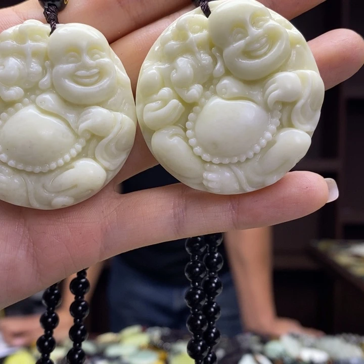蛇纹石玉未镶嵌颈饰多样性发其一