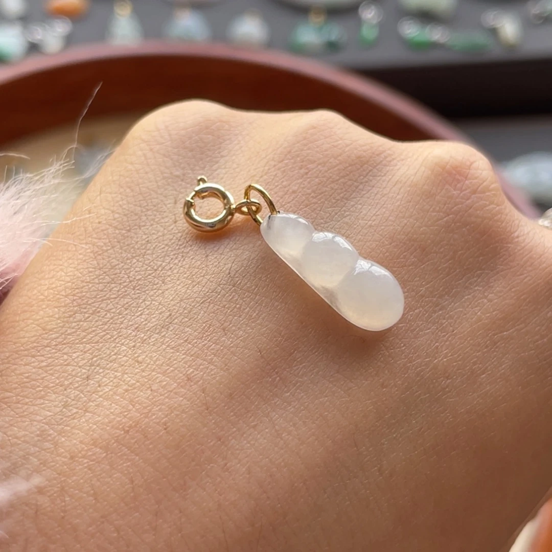 翡翠颈饰未镶嵌不退换