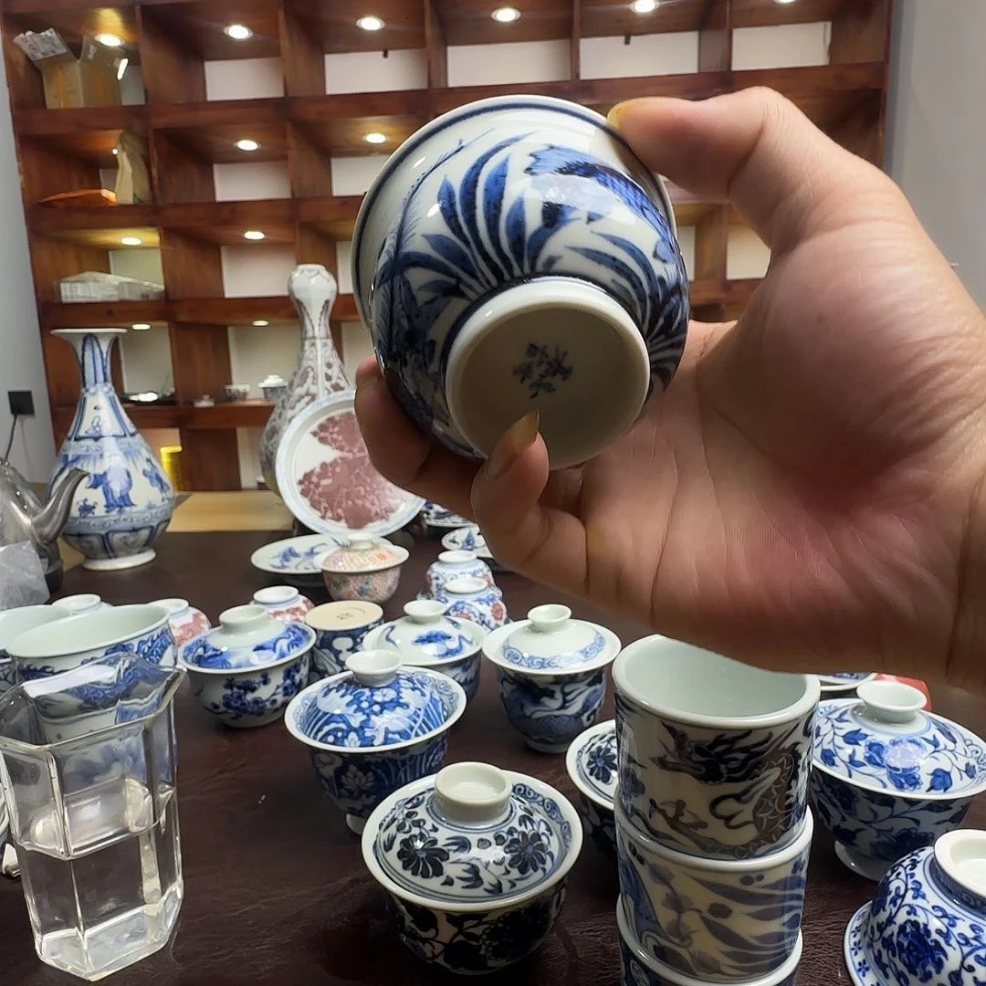 吞****鱼藻纹盖碗青花两才