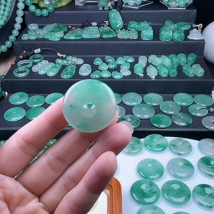 t***d石英质玉未镶嵌颈饰