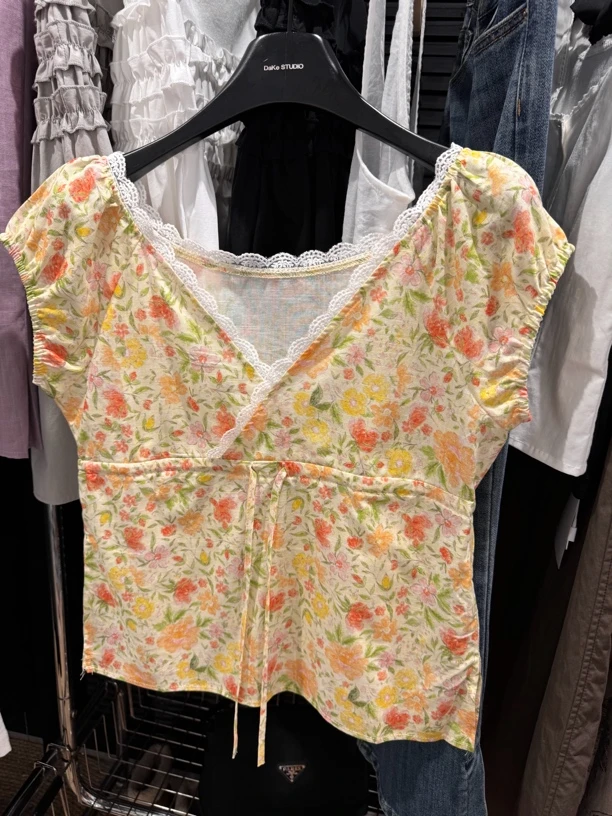 【抽绳可调节】夏季显白碎花v领抽绳设计上衣