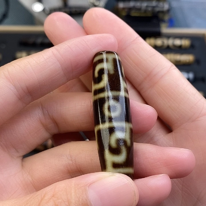 用***。玛瑙/玉髓（覆膜）颈饰未镶嵌