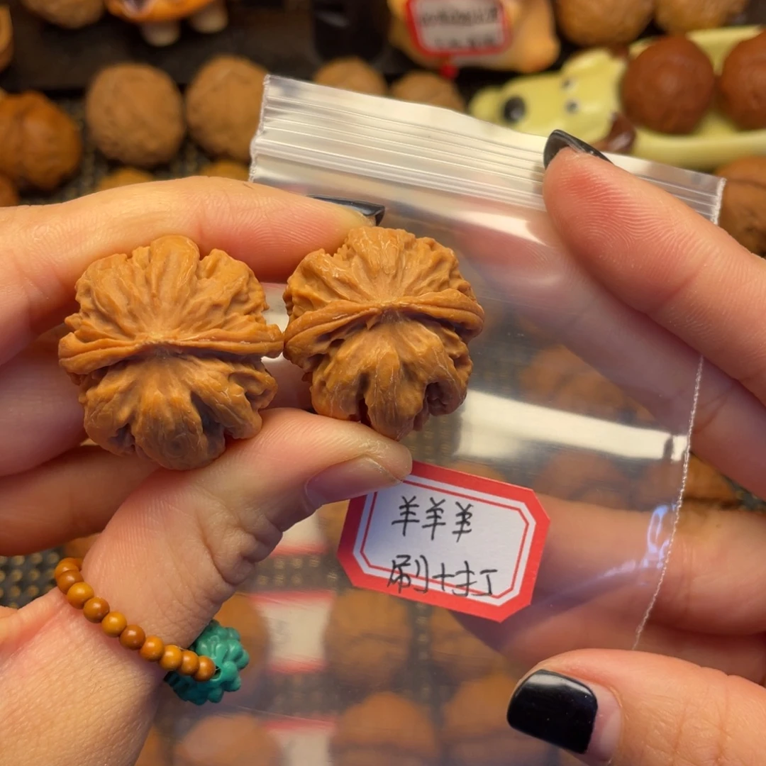 羊***羊文玩核桃吊坠30尺粗筋小灯笼