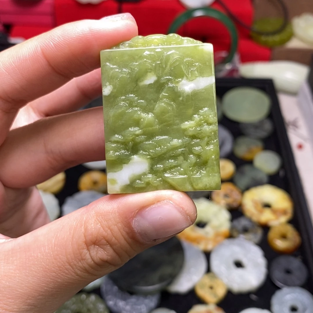 蛇纹石玉颈饰未镶嵌