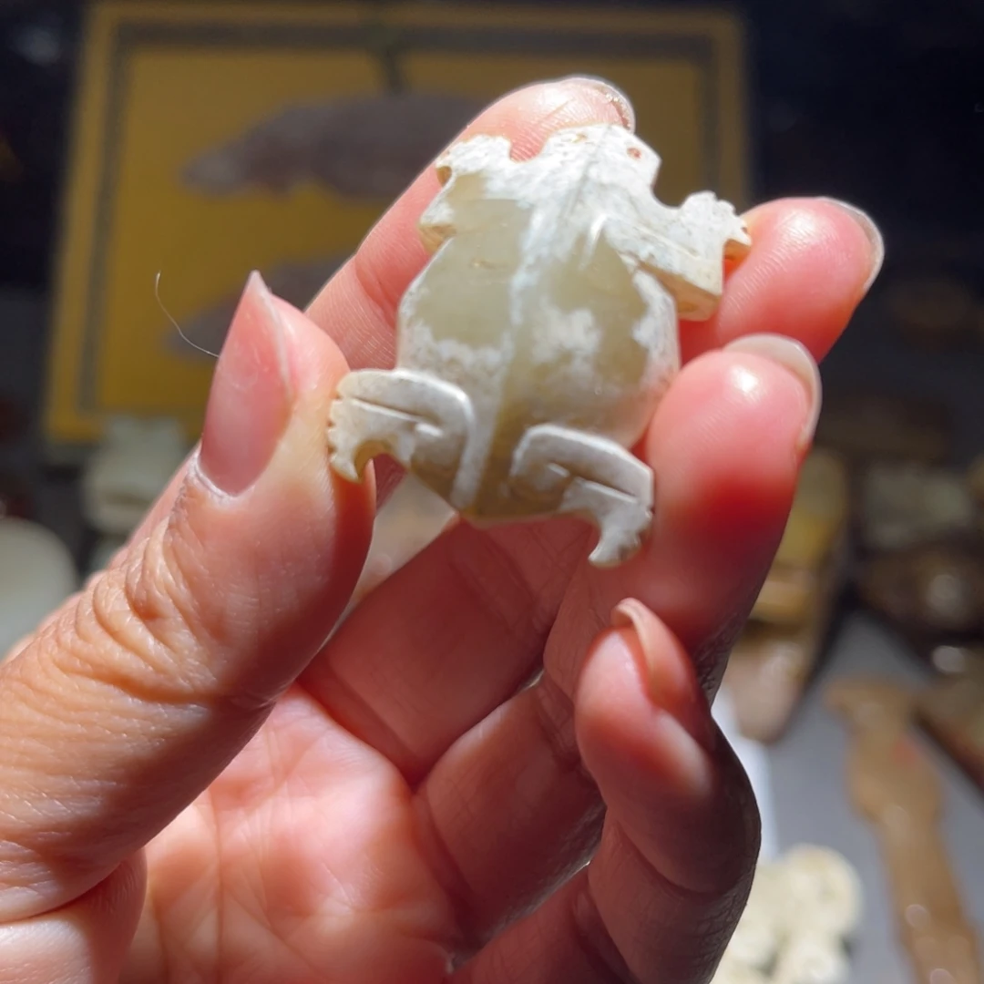 和田玉未镶嵌把件