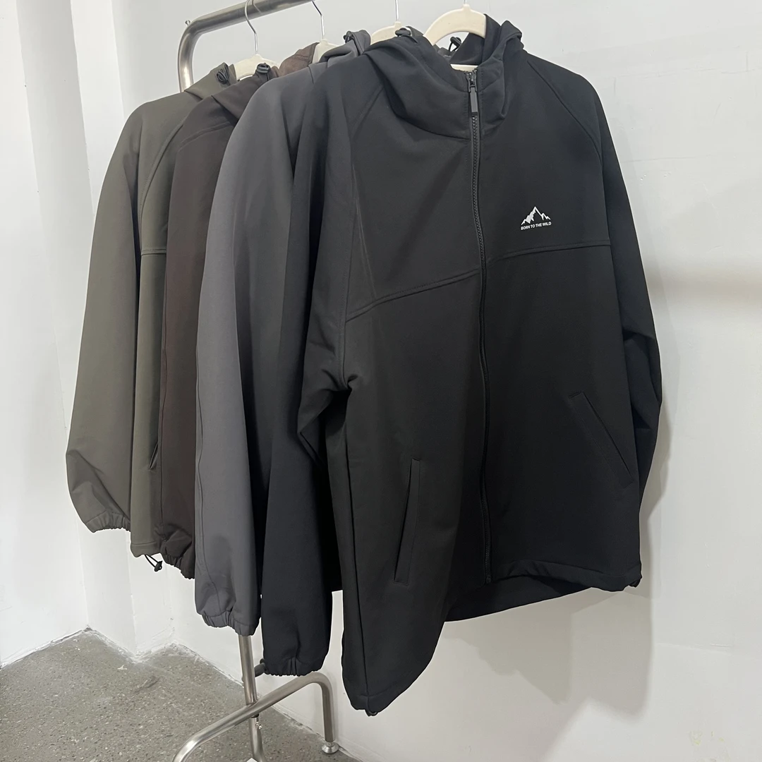 7320百搭简约男女同款2024爆款户外情侣冲锋衣外套软壳衣