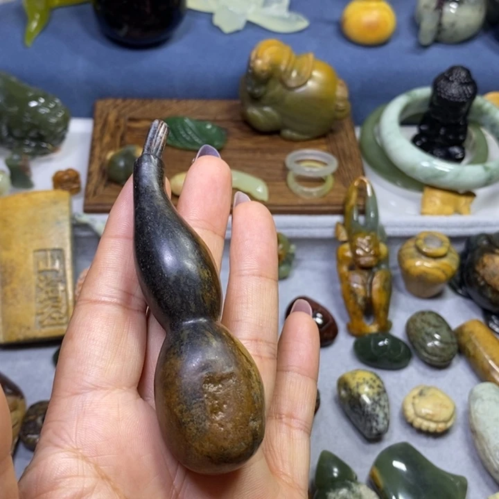 岫岩河磨玉（透闪石质玉）未镶嵌把件