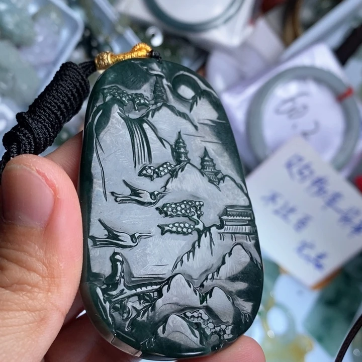 翡翠吊坠(赠链)未镶嵌