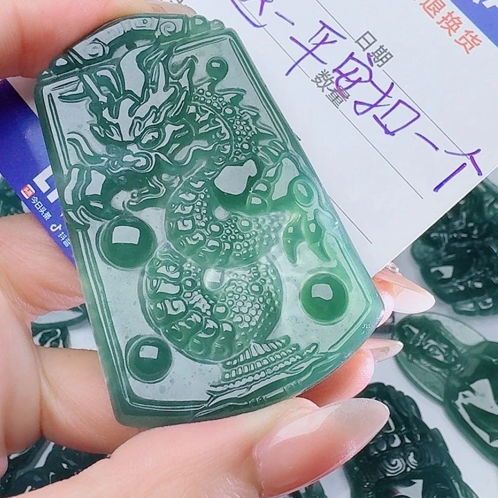 翡翠未镶嵌颈饰多样性发其一