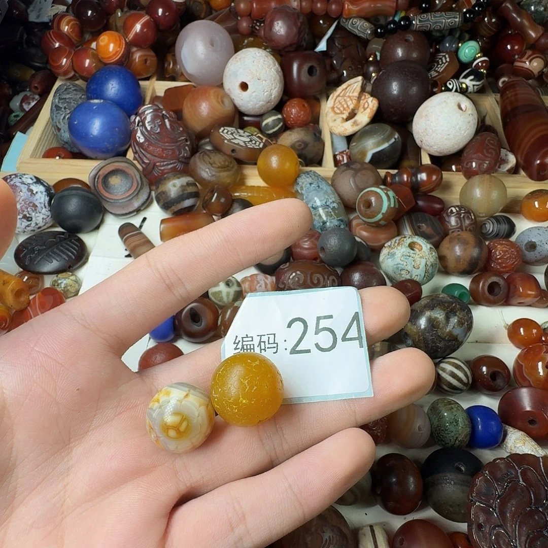 玉***权玛瑙/玉髓未镶嵌纯天然玛瑙珠子