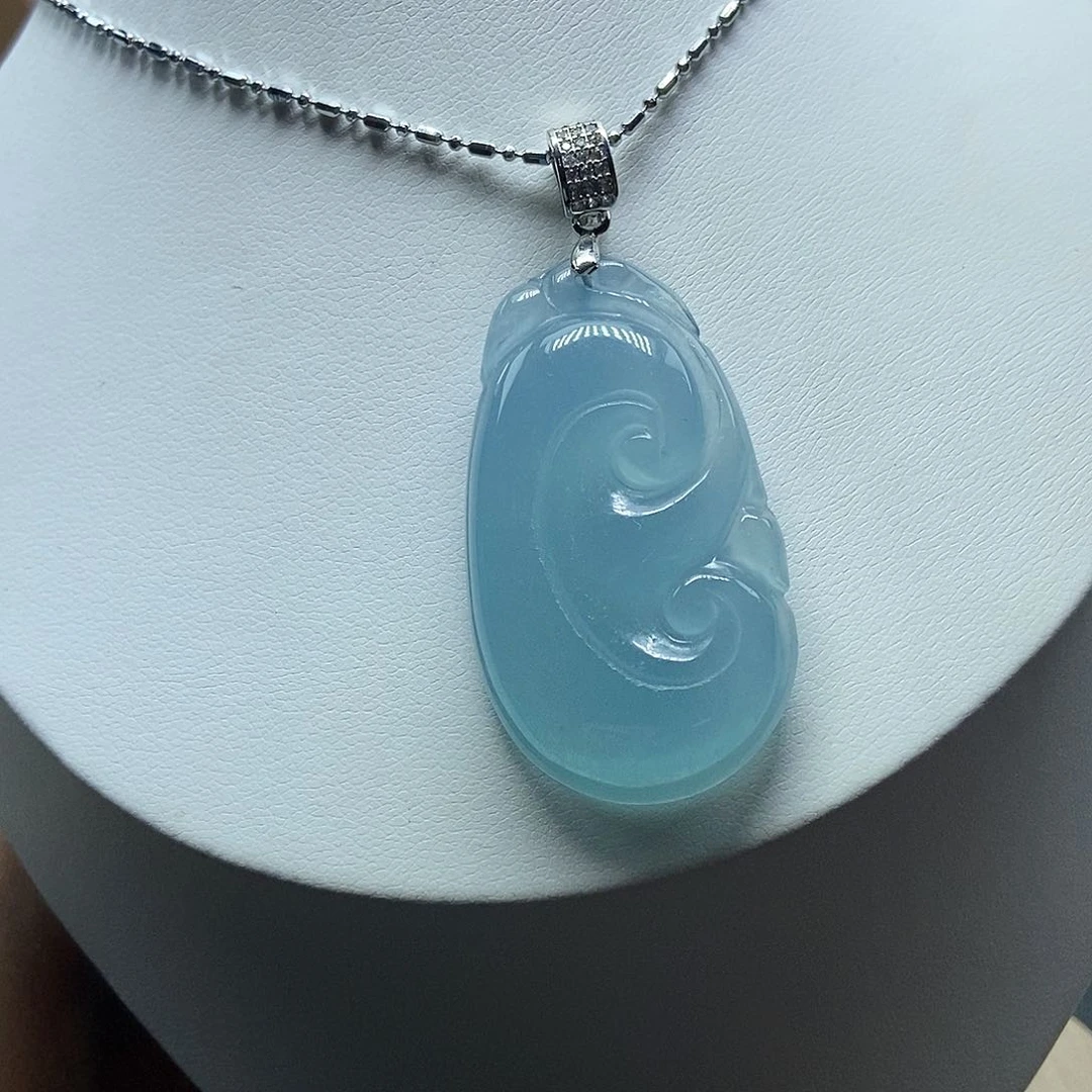 翡翠吊坠(赠链)未镶嵌