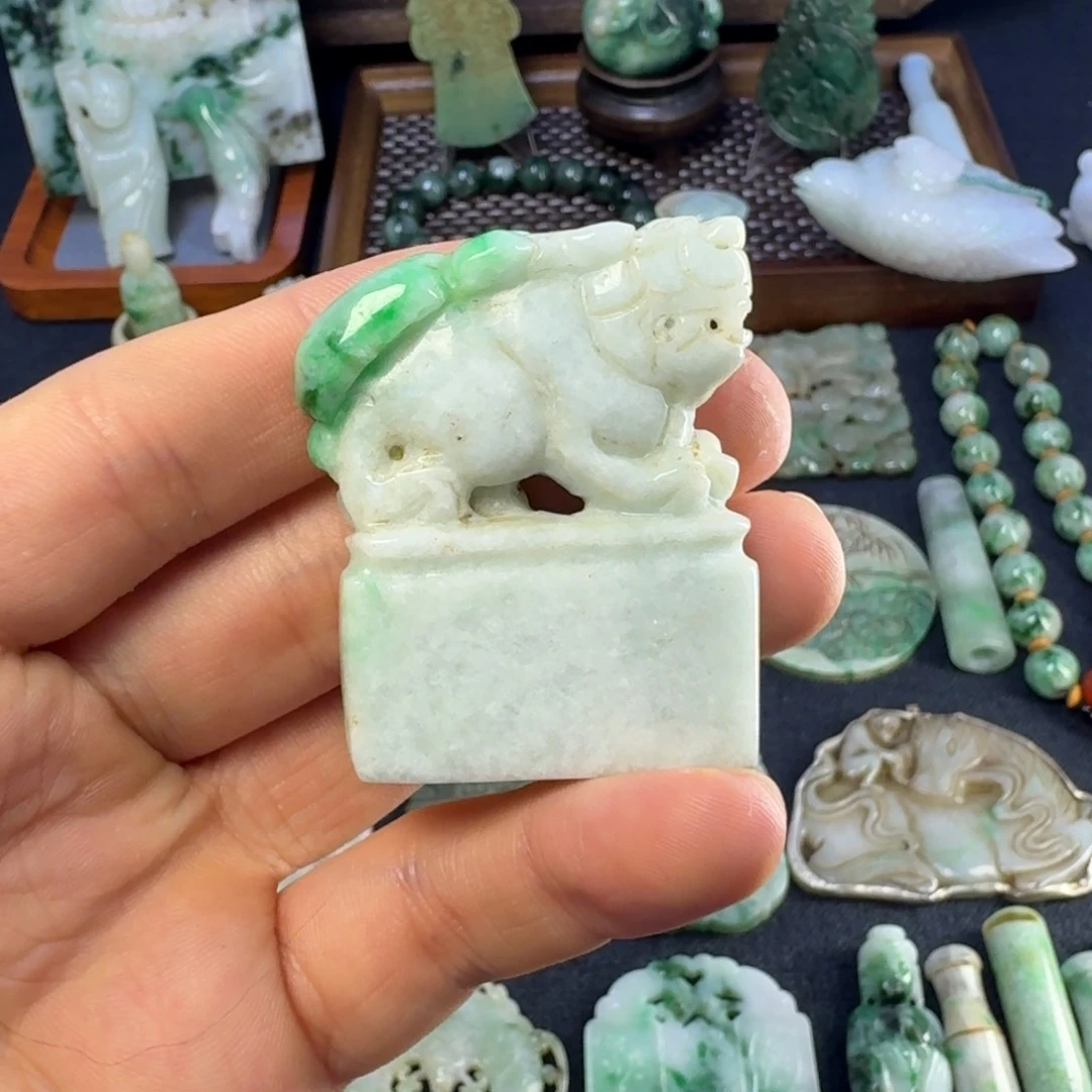 翡翠颈饰未镶嵌翡翠颈饰未镶嵌..