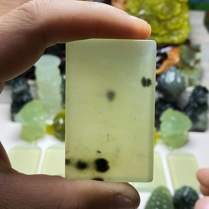 蛇纹石玉未镶嵌挂件