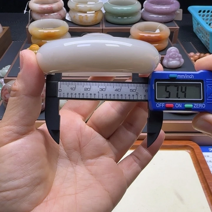 石英岩玉未镶嵌手镯