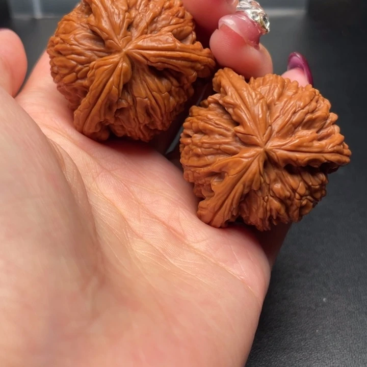 硕***硕吊坠文玩核桃白狮子