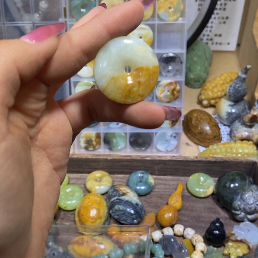 【闪购商品】蛇纹石玉颈饰未镶嵌67