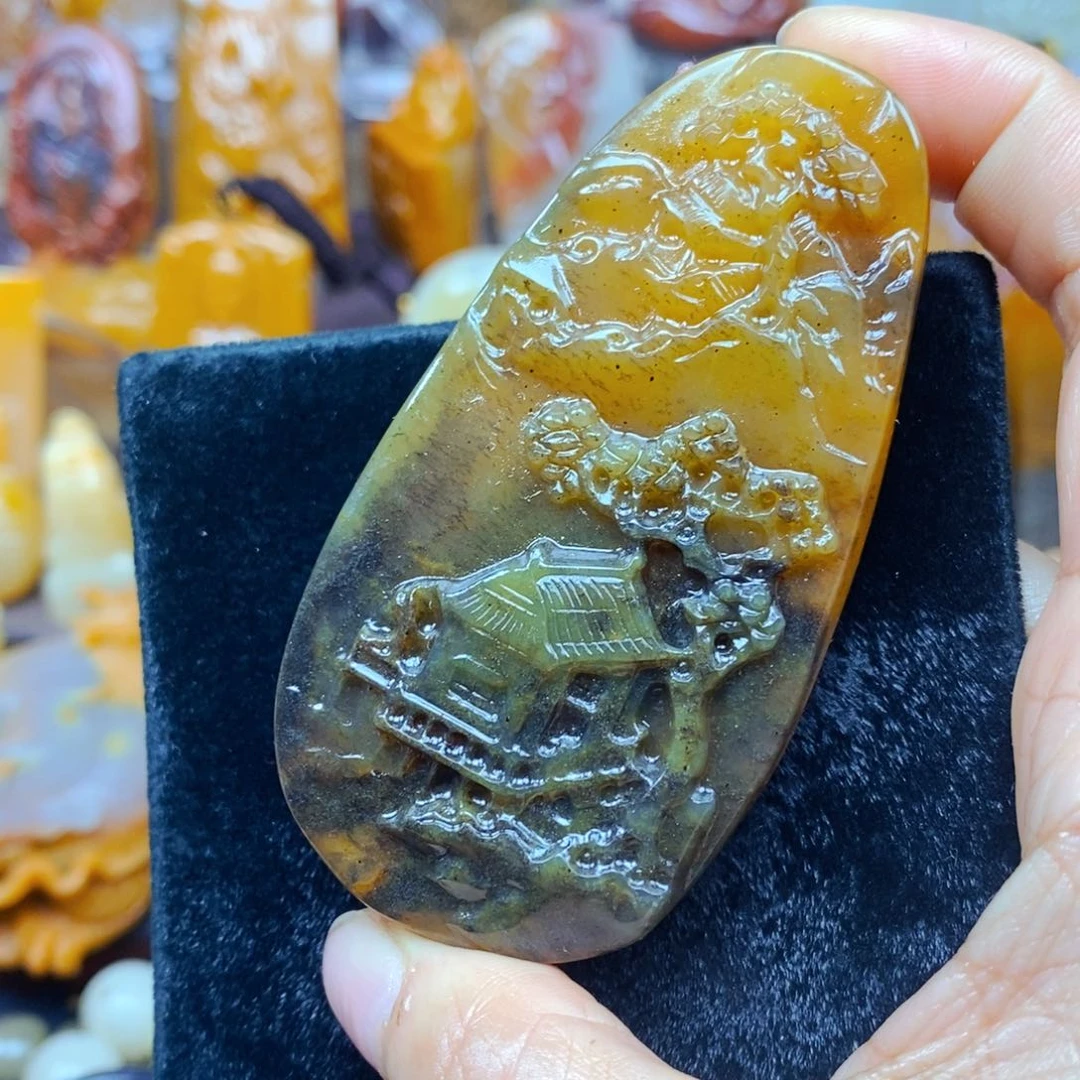 石英质玉（黄龙玉）未镶嵌颈饰