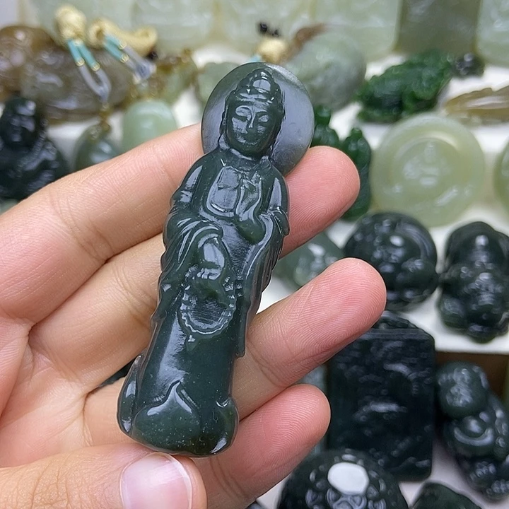 和田玉未镶嵌颈饰