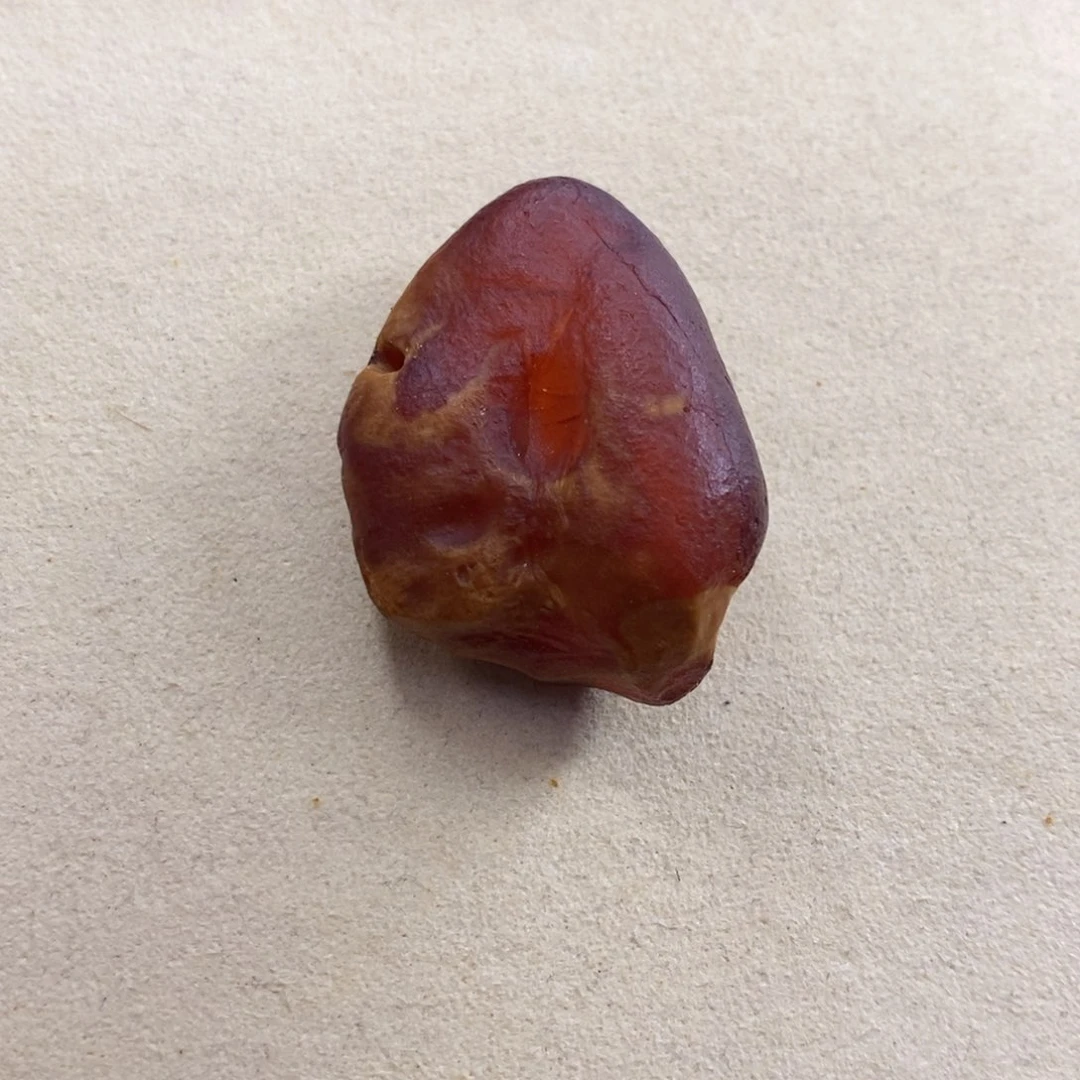 琥珀颈饰未镶嵌梨