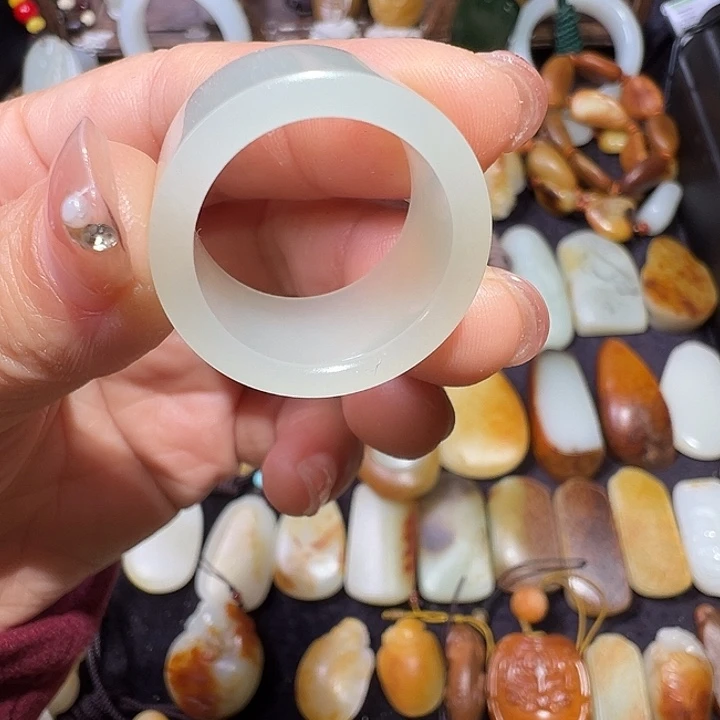 小***儿和田玉未镶嵌戒指