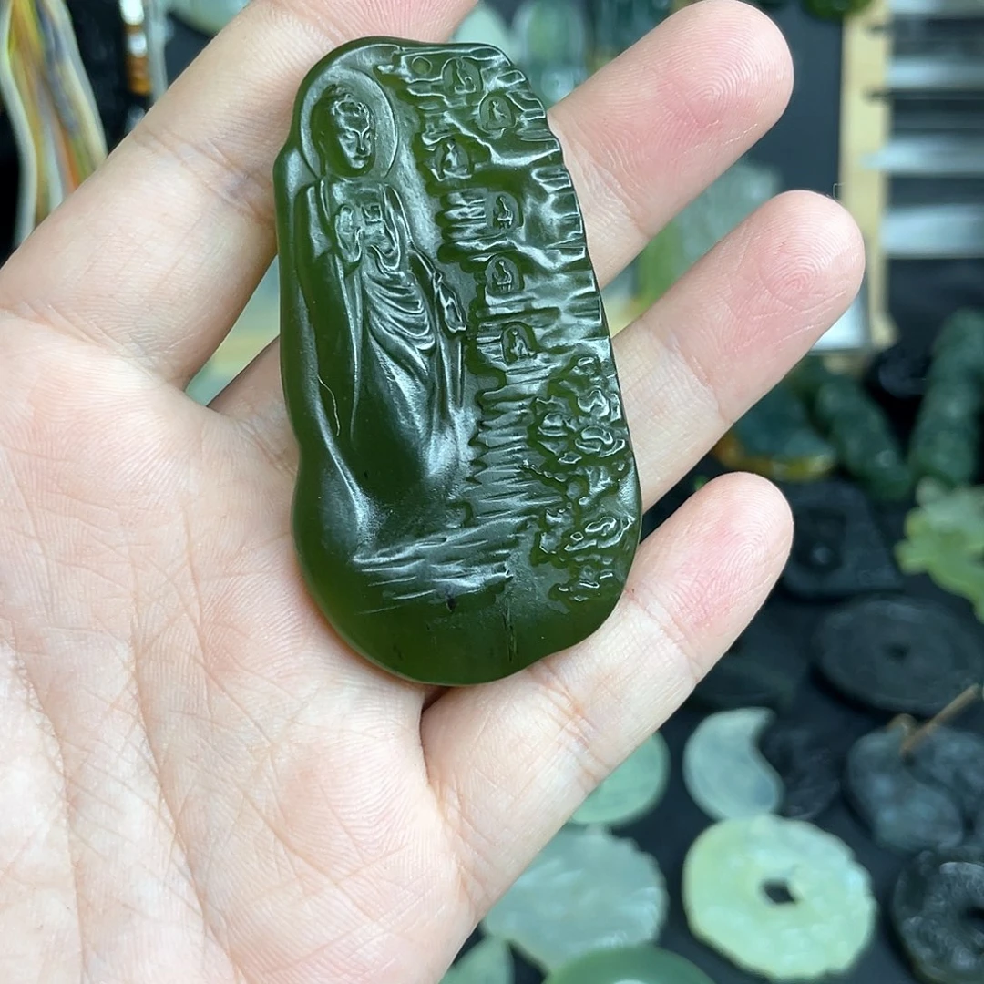 R***东未镶嵌岫玉颈饰佛