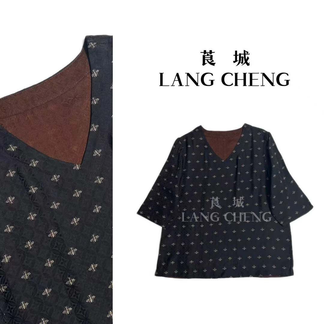 逢欢 新款小蜜蜂图案铜钱提花V领高奢阔太V领双面小衫S3121