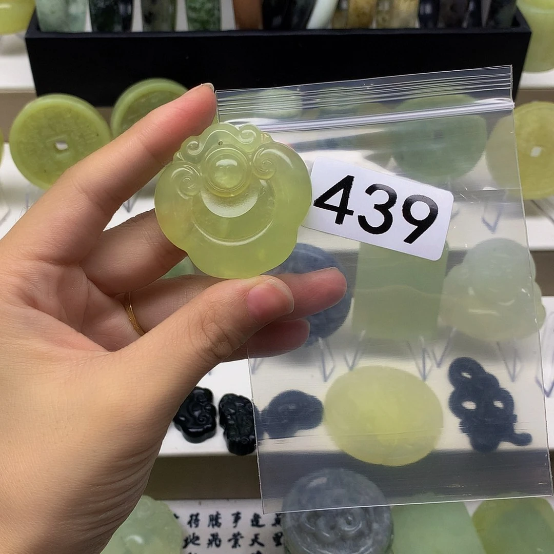 蛇纹石玉颈饰未镶嵌玉***