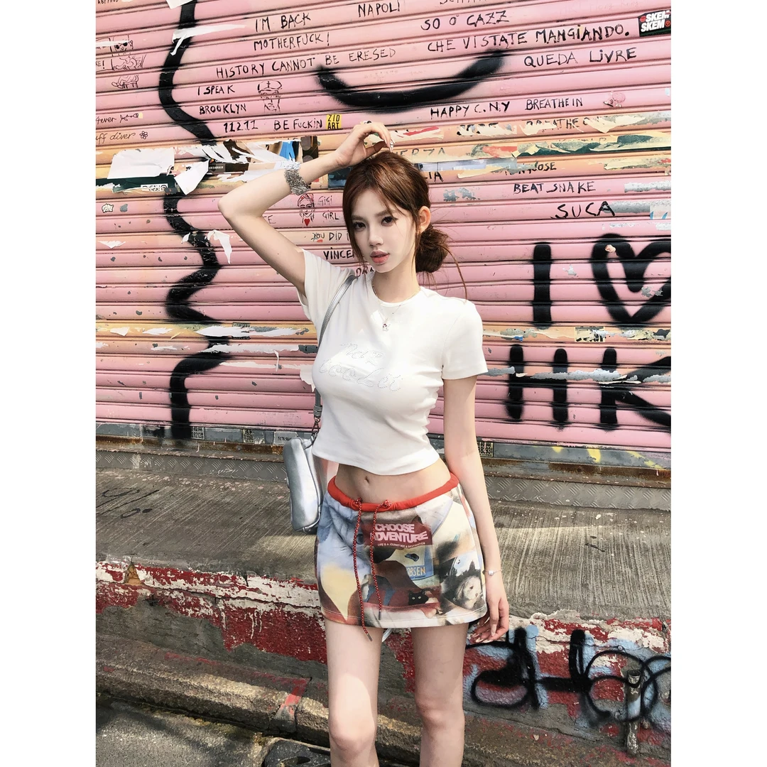 XIAOXIN【烫钻T】夏季时尚短袖圆领休闲短款印花T恤LWJ25A1T908