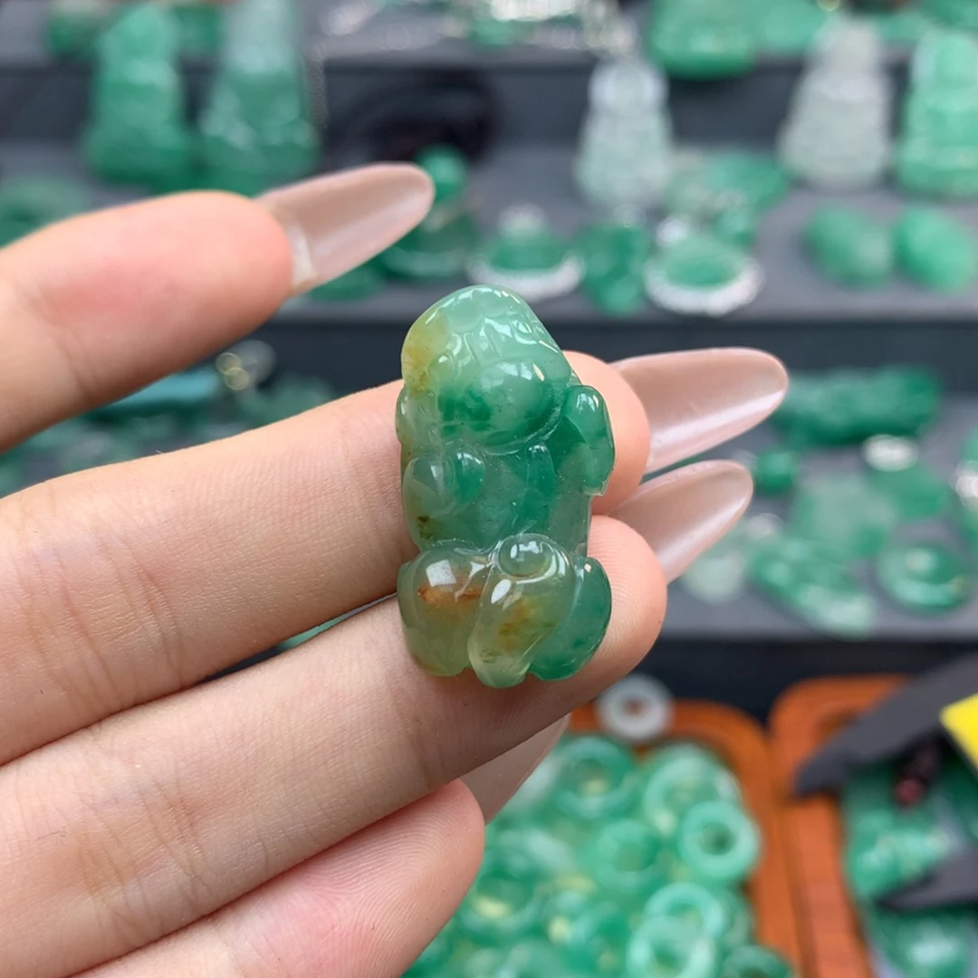 石英质玉（非洲翠）未镶嵌颈饰
