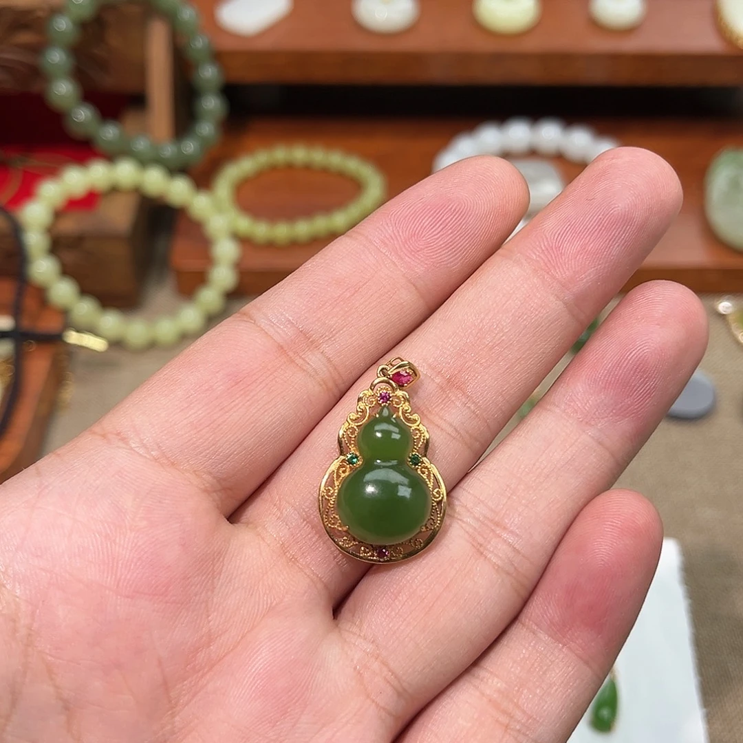 和田玉18K金镶嵌颈饰