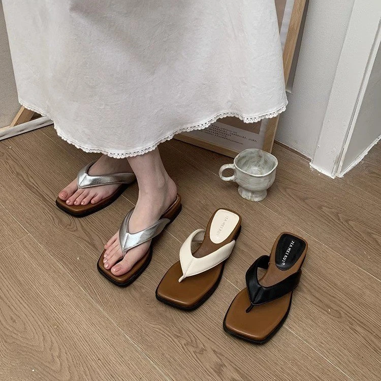 沙滩人字拖女夏天网红2025时尚休闲防滑外穿韩版夹脚度假凉拖鞋潮