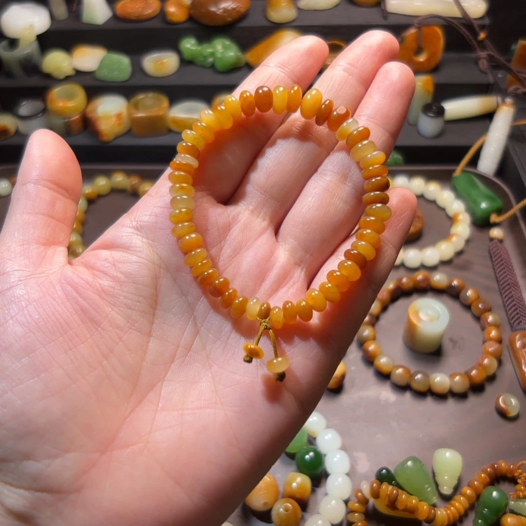 ****登和田玉未镶嵌颈饰