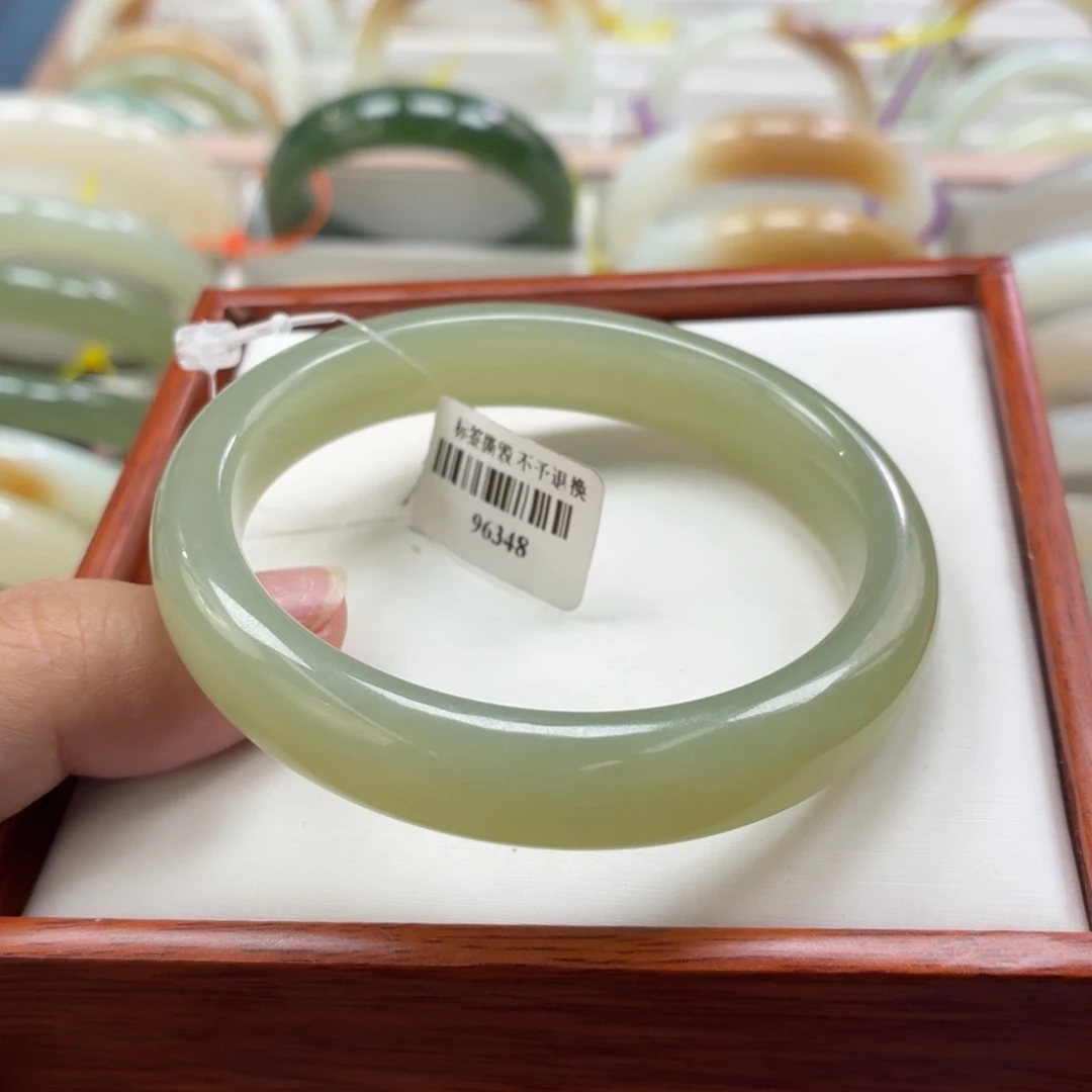 星***星和田玉手镯未镶嵌55.8