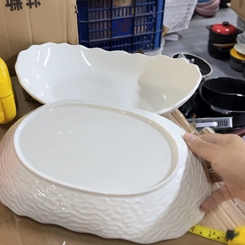 微瑕，不能明火，口径29高度4宽17，2个白色元宝