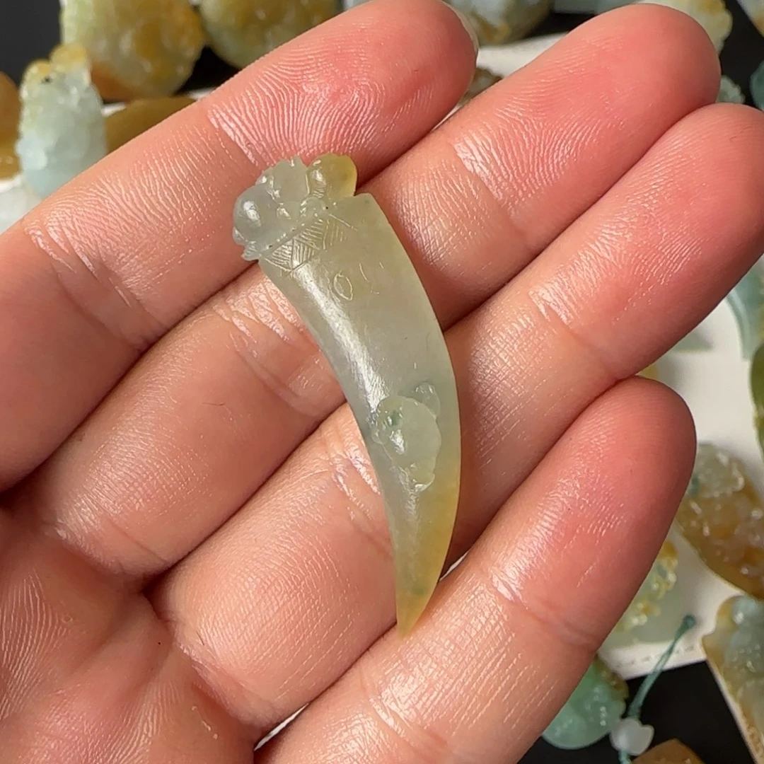 未镶嵌定制翡翠牙 毛货