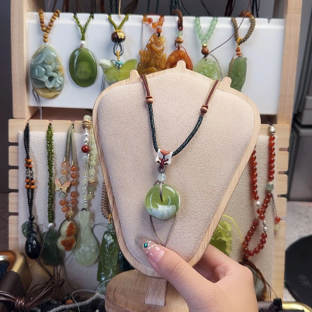 蛇纹石玉合金颈饰