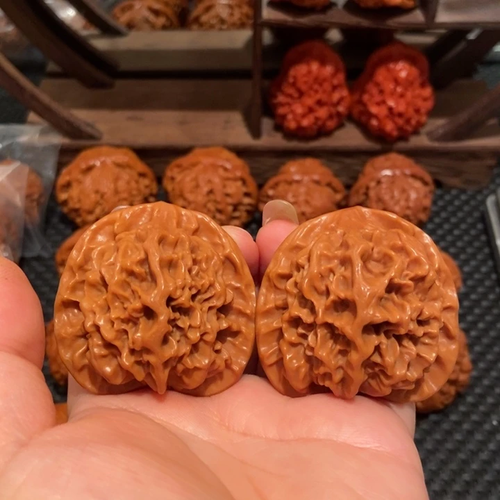 奶***子文玩核桃把件47.5尺寸帝王1956