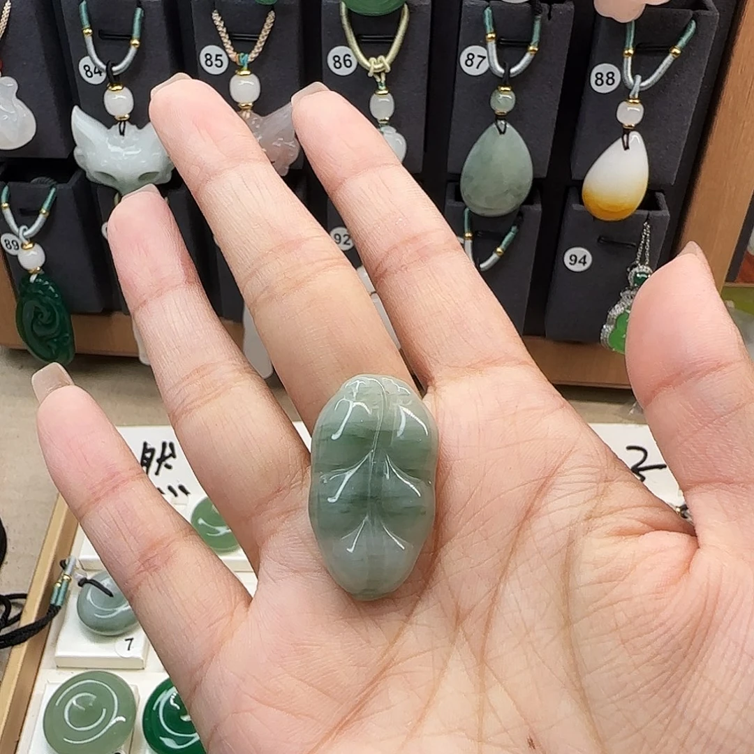 石英质玉未镶嵌颈饰