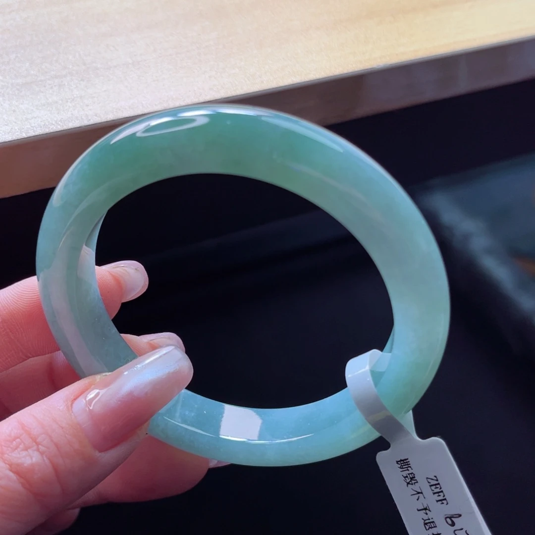 翡翠手镯未镶嵌手镯