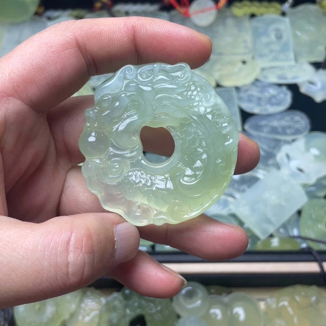 未镶嵌蛇纹石玉颈饰