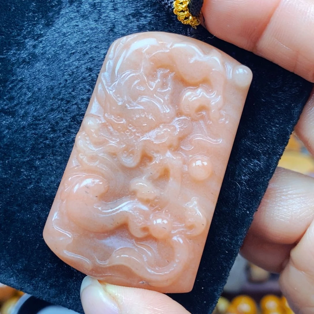 未镶嵌石英质玉（黄龙玉）颈饰