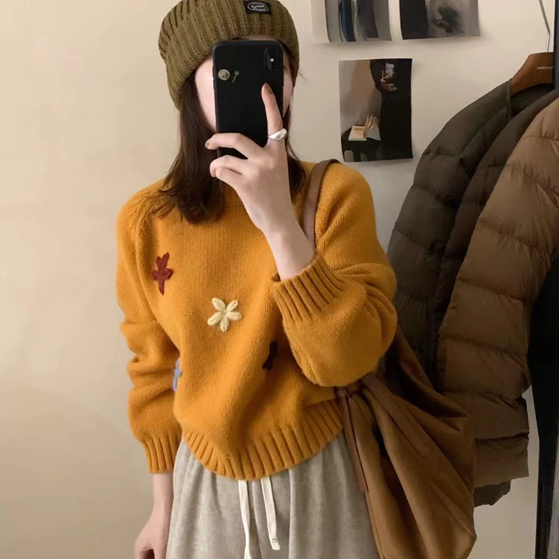 2025新款甜美刺绣花朵毛衣女套头宽松秋冬短款小个子厚实针织上衣