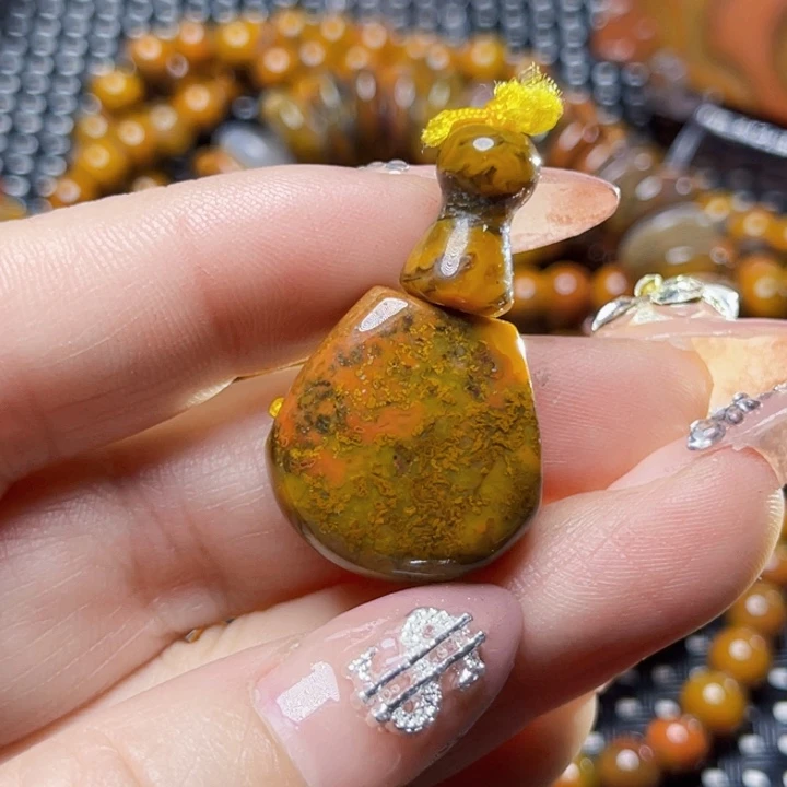 玛瑙/玉髓颈饰未镶嵌征*