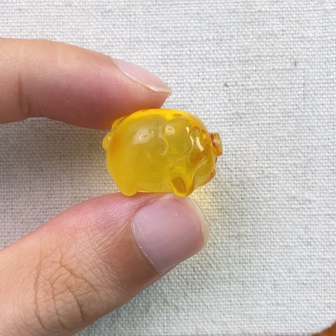 琥珀未镶嵌珠宝奇石金猪