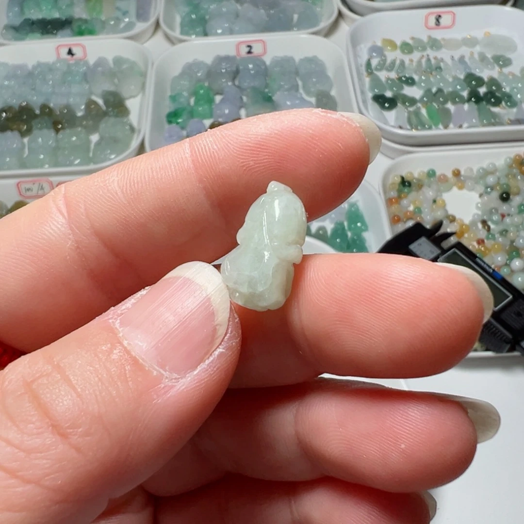 翡翠颈饰未镶嵌螺****）吊坠孔白菜一个