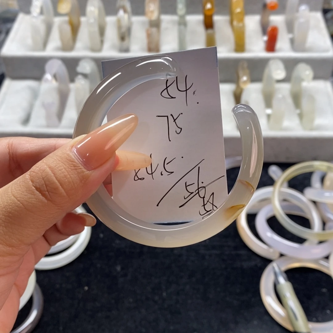 手镯玛瑙/玉髓未镶嵌54
