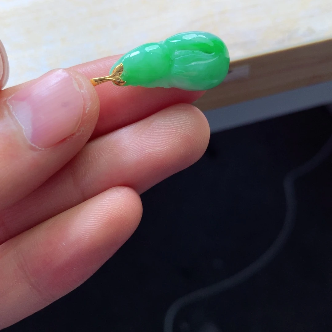 翡翠颈饰18K金镶嵌吊坠